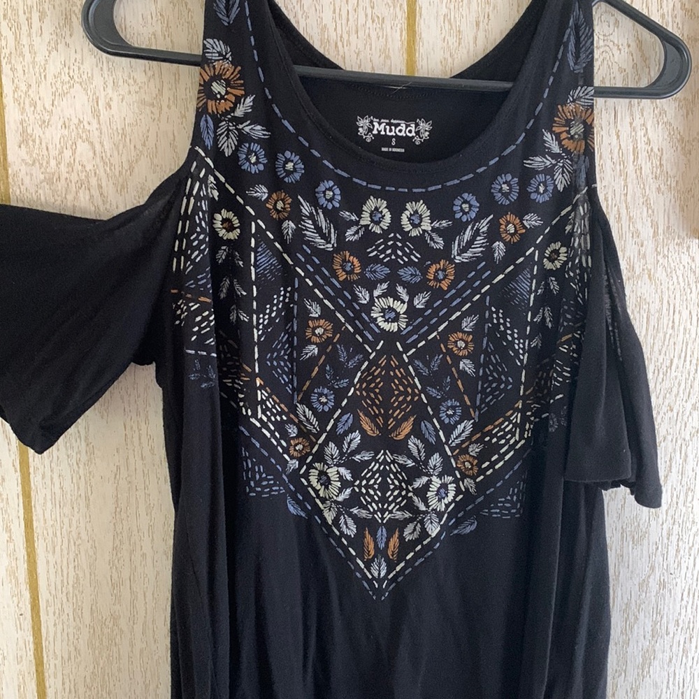 Black cold shoulder shirt with design on front